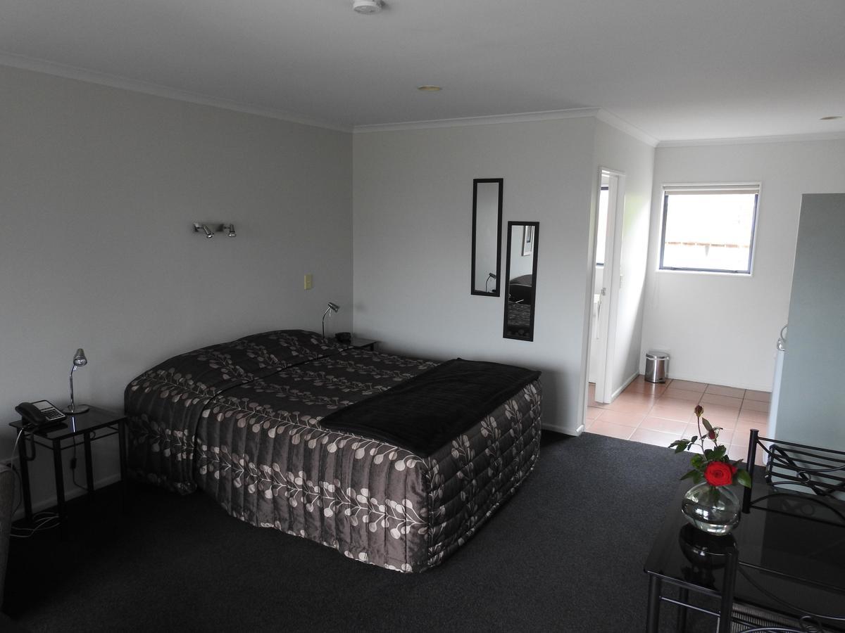 Tudor Lodge Motel Хауера Екстериор снимка