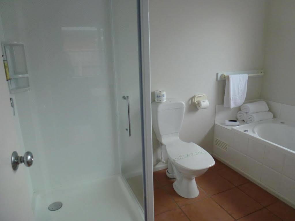 Tudor Lodge Motel Хауера Екстериор снимка