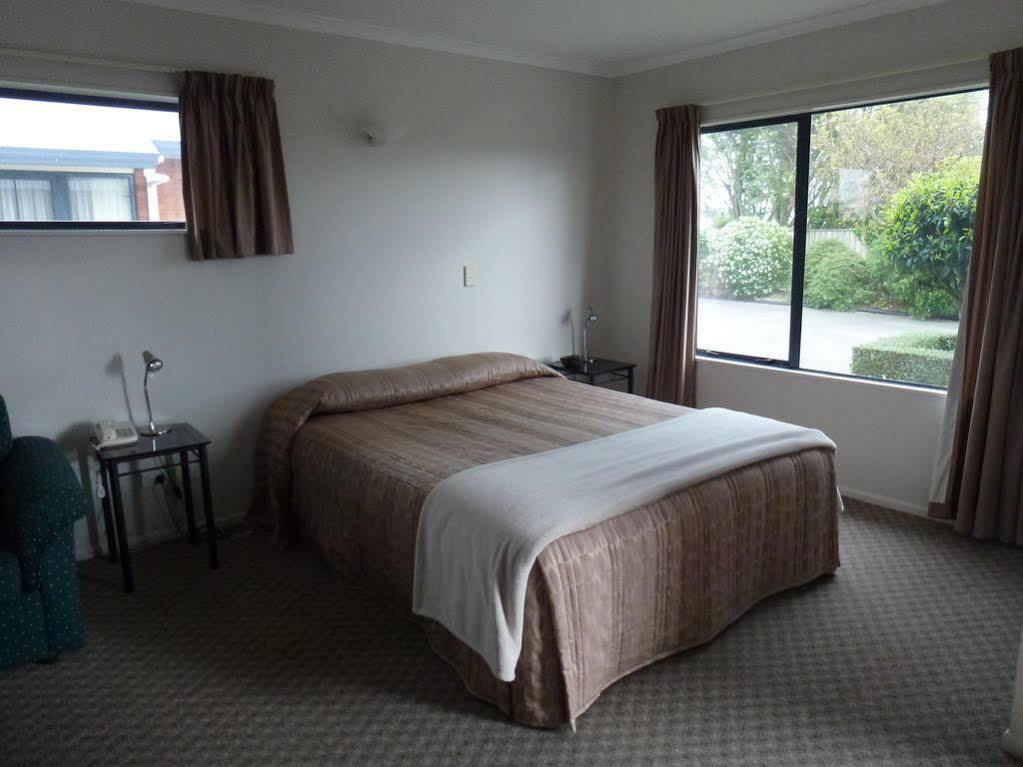 Tudor Lodge Motel Хауера Екстериор снимка