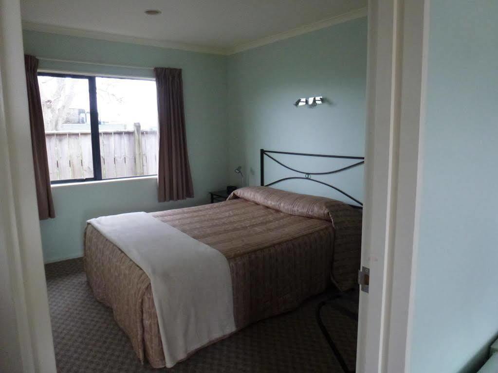 Tudor Lodge Motel Хауера Екстериор снимка