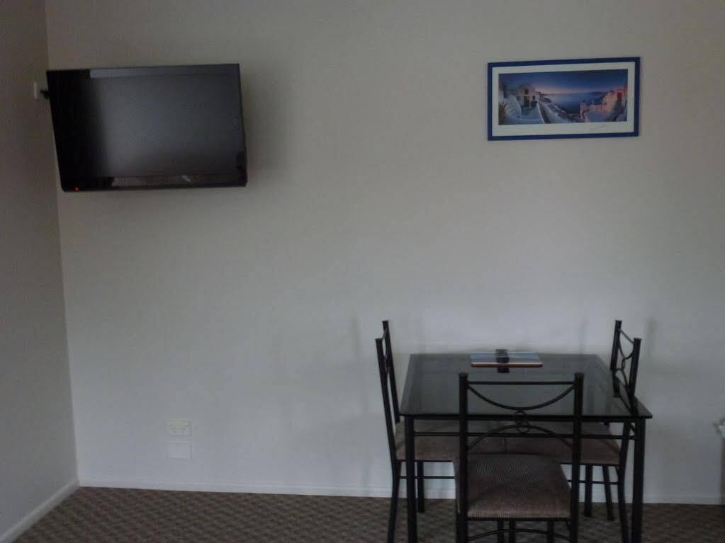Tudor Lodge Motel Хауера Екстериор снимка