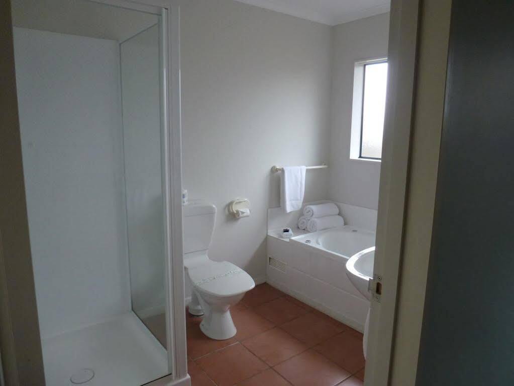 Tudor Lodge Motel Хауера Екстериор снимка